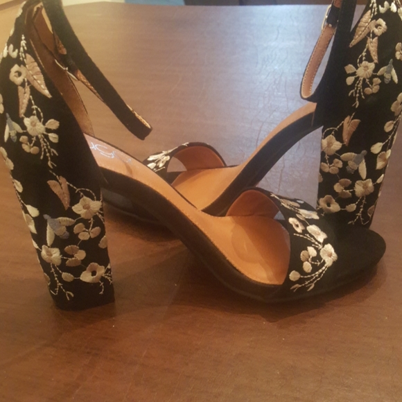 Shoes - Picture 5 of 5